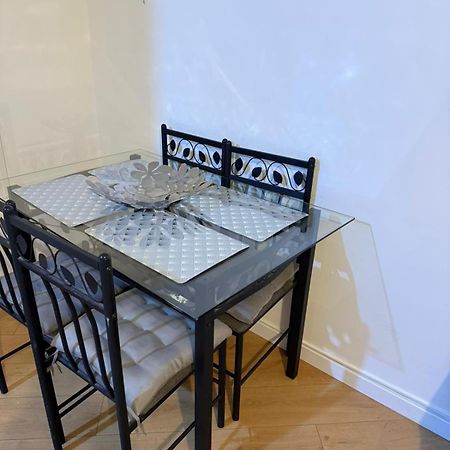 Appartements Sully Мант-ла-Жоли Екстериор снимка