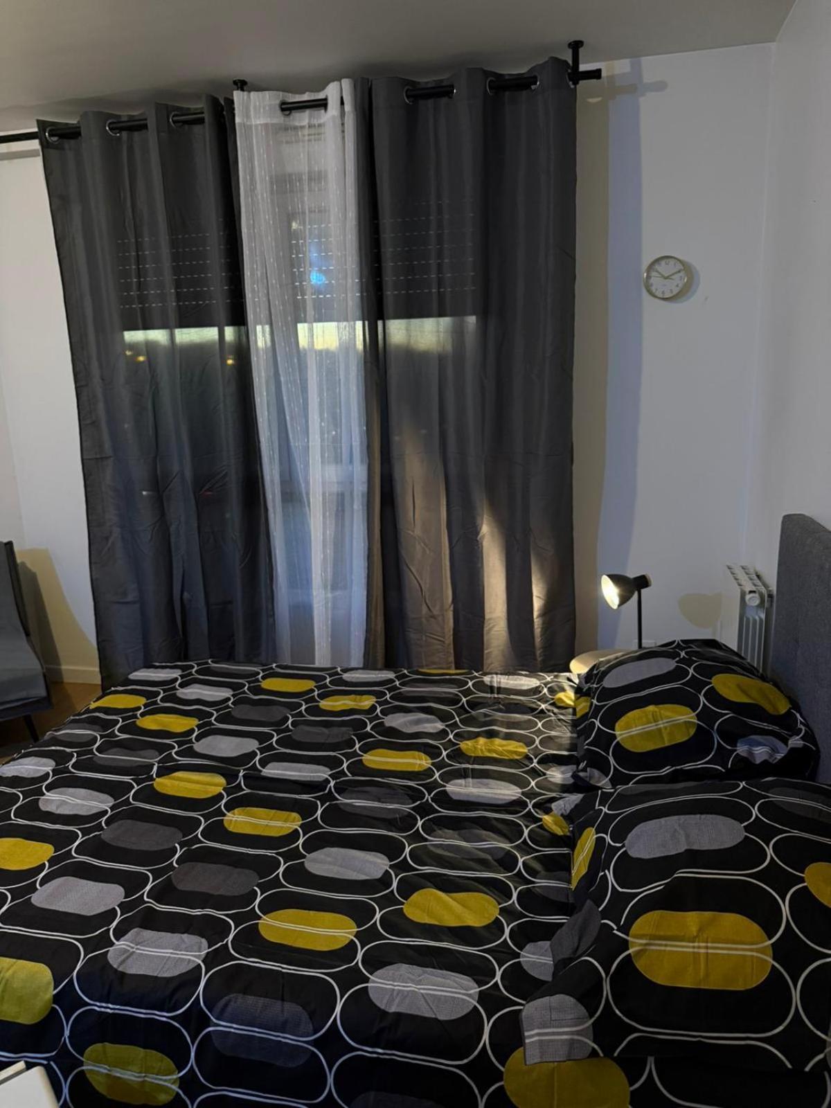 Appartements Sully Мант-ла-Жоли Екстериор снимка