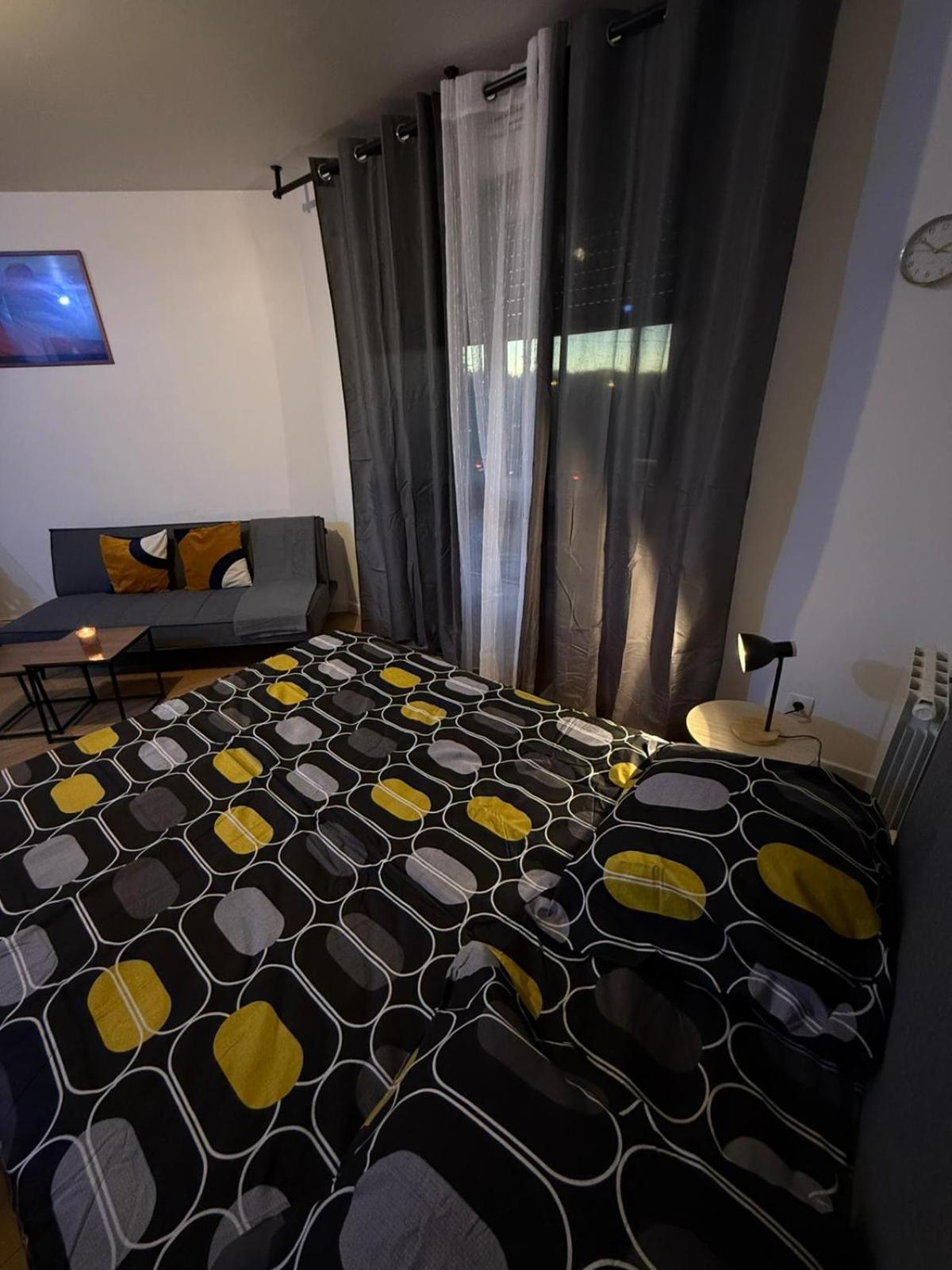 Appartements Sully Мант-ла-Жоли Екстериор снимка